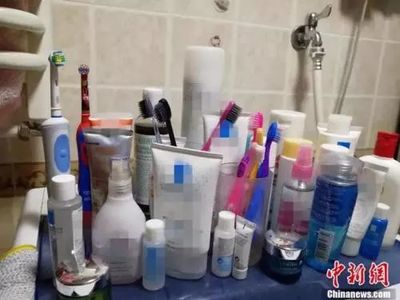 廁所被老婆的化妝品塞滿！網友神評引爆笑點